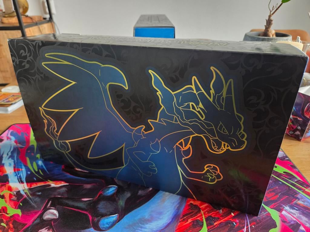 Pokemon Mega Charizard Box!, Ophalen of Verzenden