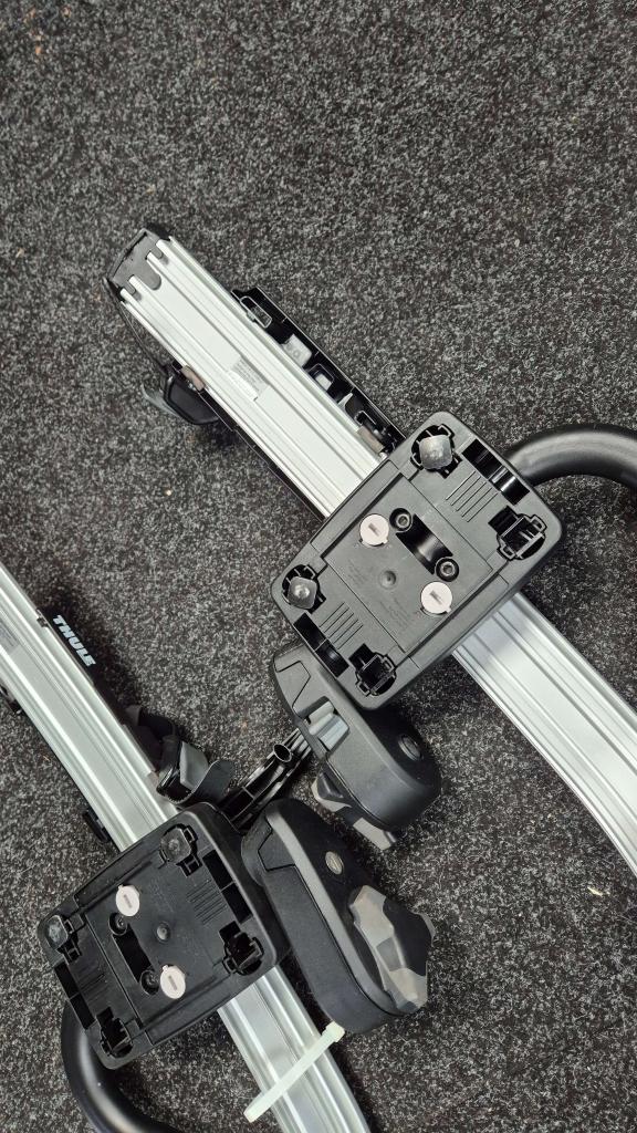 Thule 598 ProRide fietsendrager tot 20 kg. set van 2 stuks, Ophalen, Thule Sweden AB, Zo goed als nieuw, Borggatan 5, 335 73 Hillerstorp, Zweden