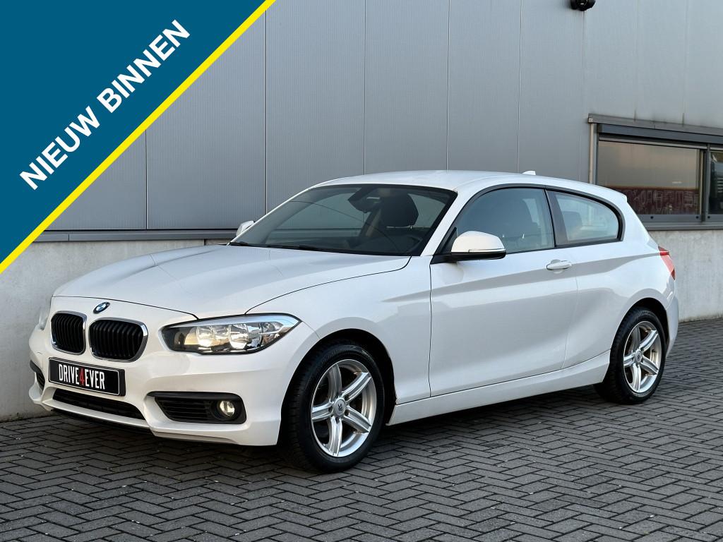 BMW 1-serie 120i Executive AUT M2017 NAVI PDC SPORTVELGEN LA, Auto's, Stof, Gebruikt, 4 stoelen, Bedrijf