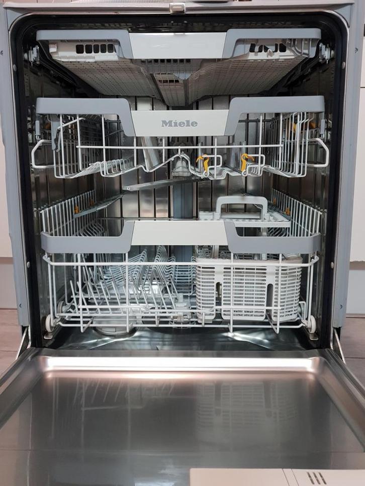 Een Luxe half inbouw Miele vaatwasser G 7100 SCI, Witgoed en Apparatuur, Vaatwasmachines, Zo goed als nieuw, Inbouw, Minder dan 85 cm