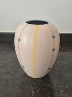 Vintage vaas, Wit, Aardewerk of Porselein, Ophalen of Verzenden, Zo goed als nieuw