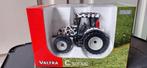 Valtra C koe design Universal Hobbies, Ophalen of Verzenden, Zo goed als nieuw, Tractor of Landbouw, Universal Hobbies