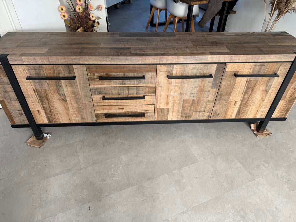 Dressoir, Huis en Inrichting, Kasten | Dressoirs, Ophalen, Zo goed als nieuw, 25 tot 50 cm, 150 tot 200 cm