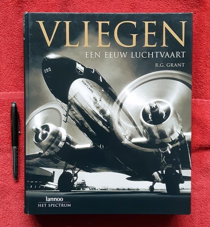 Vliegen. Een eeuw luchtvaart. 1e druk 2003. R.G. Grant., Boeken, R.G. Grant, Europa, Ophalen of Verzenden, Zo goed als nieuw