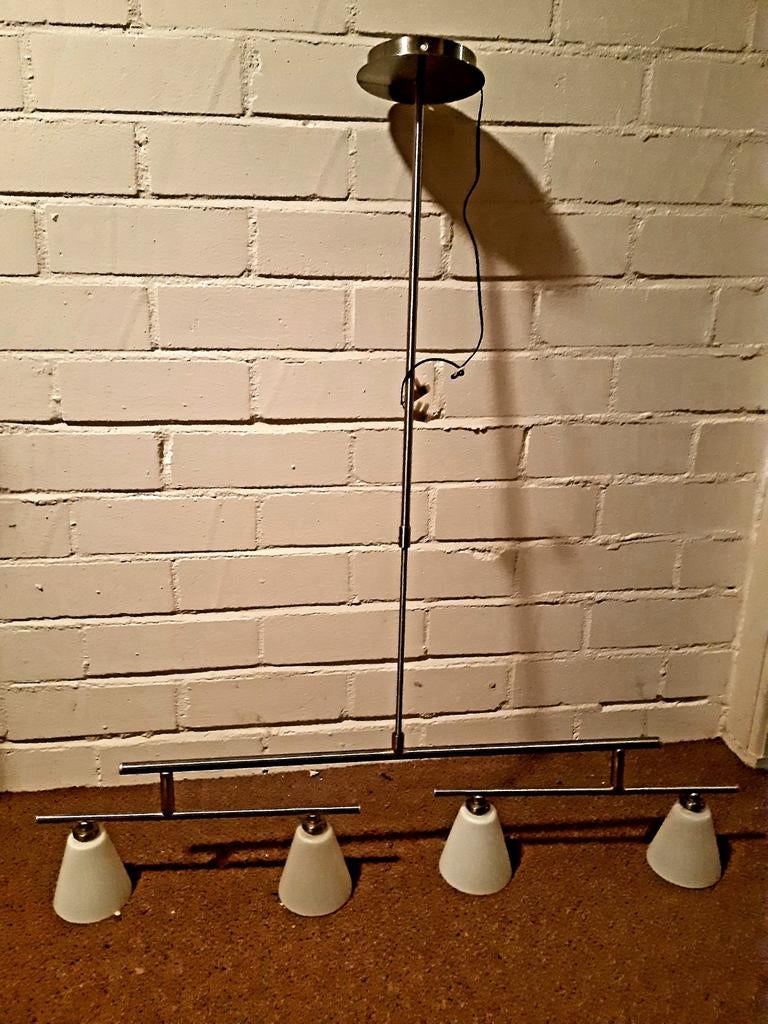 Tafellamp ,rvs met 4 witte glazen kapjes, Ophalen