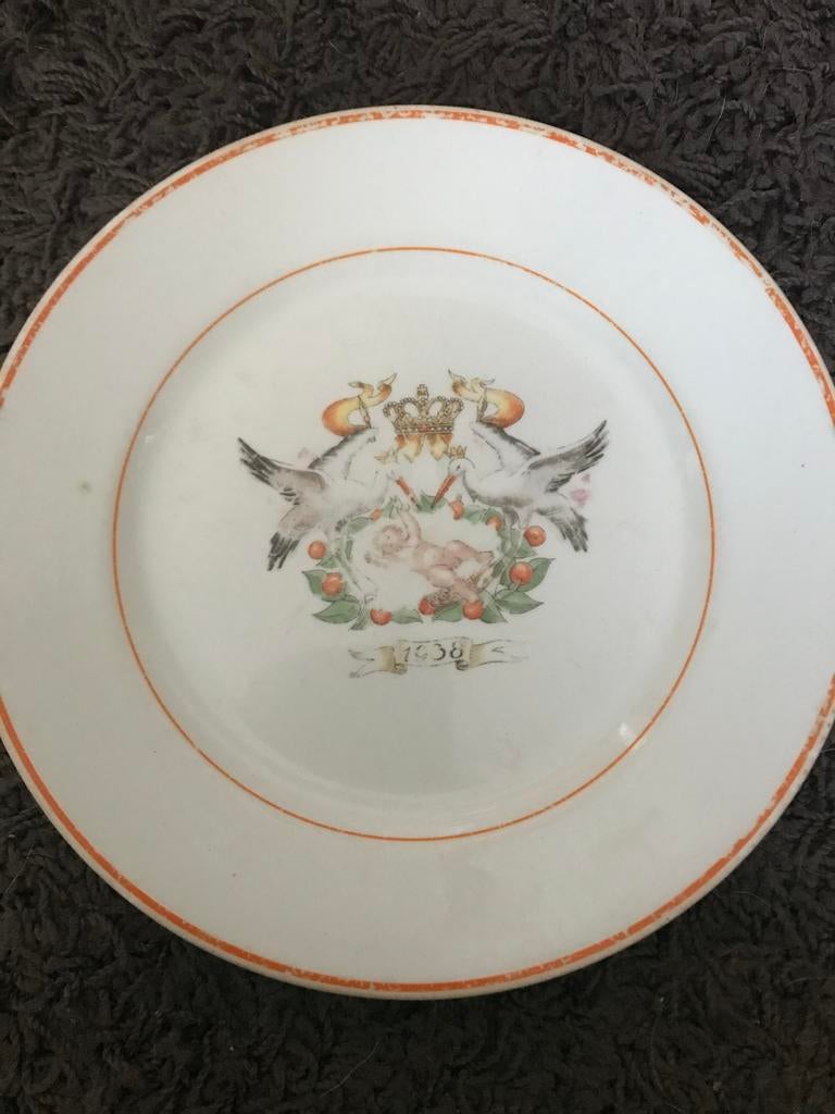 Antiek bord met jaartal 1938 en symbolische afbeelding, Antiek en Kunst, Antiek | Servies los, Ophalen