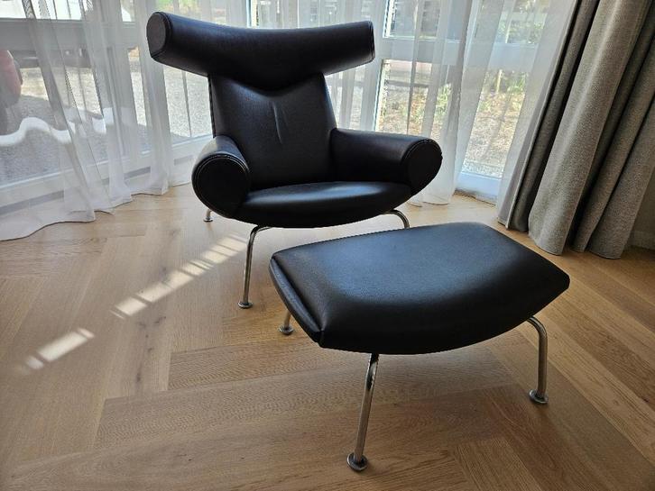 Ox Chair met ottoman van Hans J. Wegner, Huis en Inrichting, Fauteuils, Gebruikt, Leer, Metaal, 75 tot 100 cm, 75 tot 100 cm, Ophalen