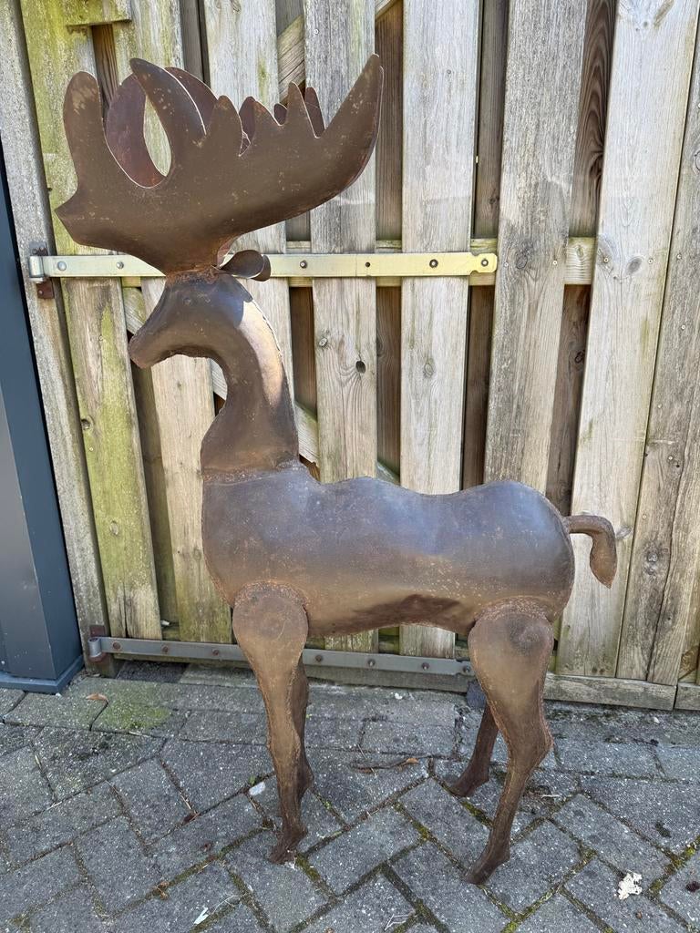 Roestkleurig metalen hert met groot gewei, Tuin en Terras, Ophalen, Gebruikt, Metaal, Dierenbeeld