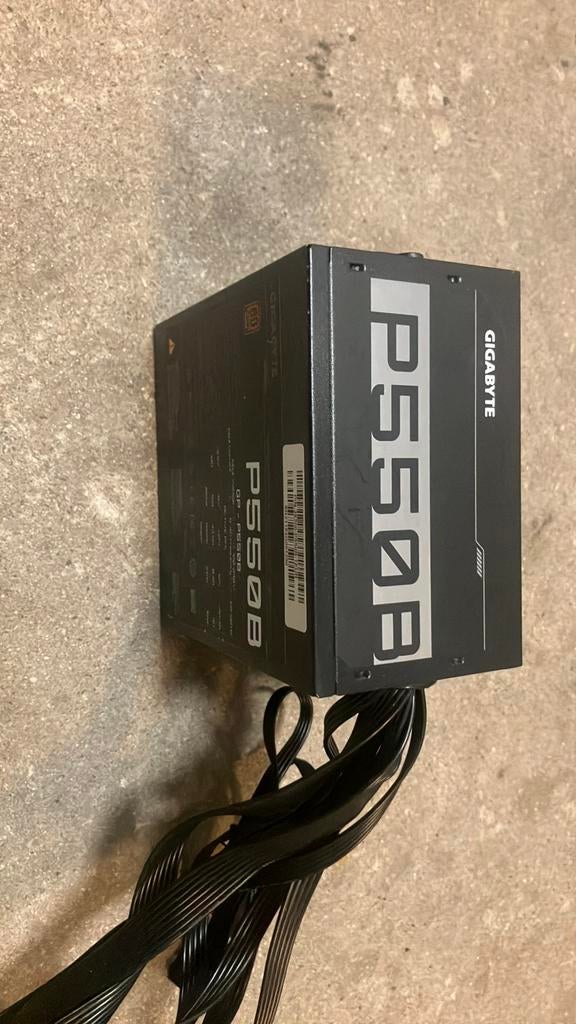 GIGABYTE P550B, Computers en Software, Interne voedingen, Ophalen of Verzenden, Nieuw