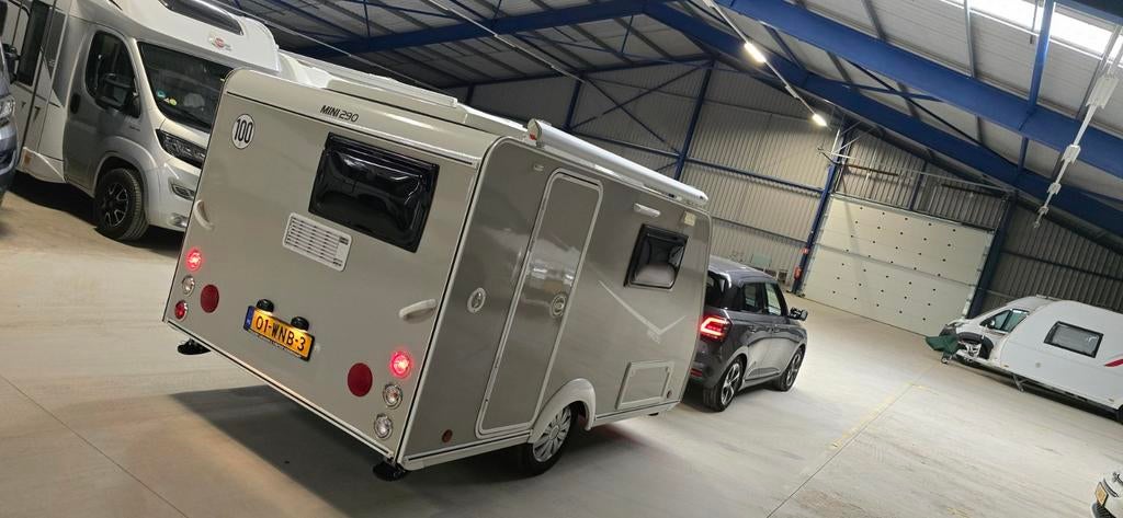 Compacte Trigano Mini 290 (688 kg) – Zeer compleet, Rondzit, Tot en met 2, Particulier, Koelkast