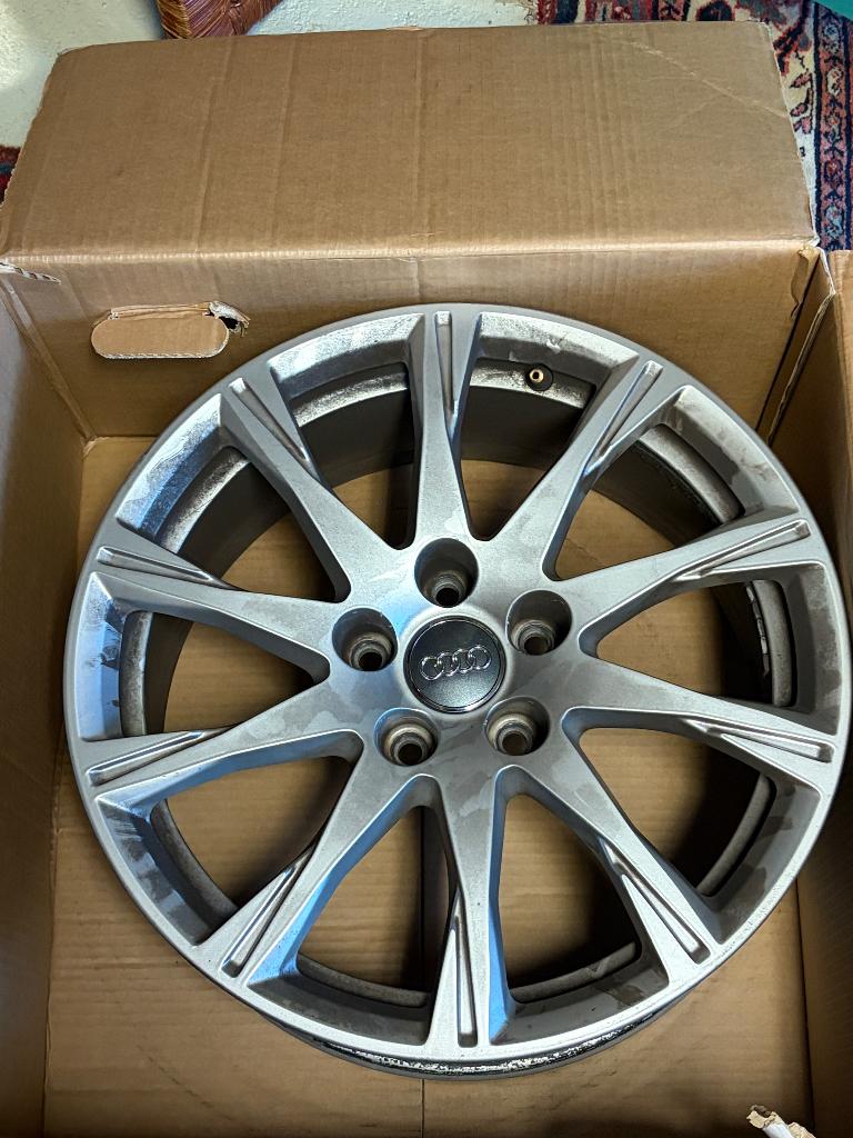 Originele Audi A4 B9 17 inch – 8W0 601 025C – zonder banden, Auto-onderdelen, Ophalen, Gebruikt, Velg(en), 17 inch