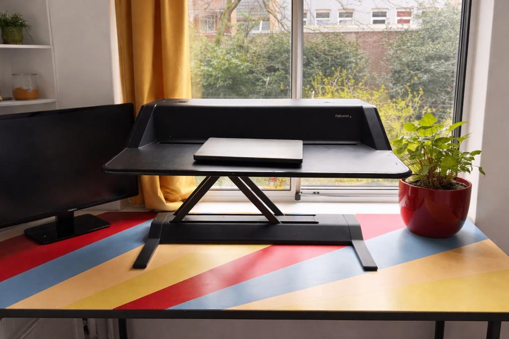 Fellowes Lotus Zit-Sta Bureau Verhoger – Verstelbaar (Zwart), Zwart, Metaal, Ophalen of Verzenden, Zo goed als nieuw