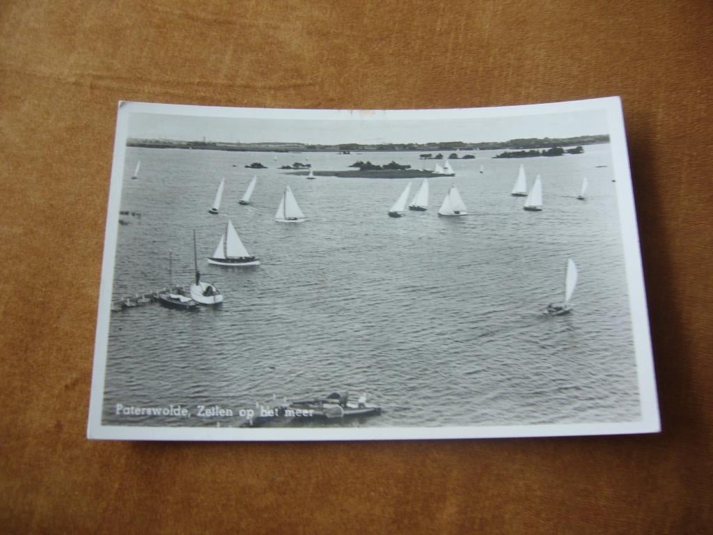 PATERSWOLDE  =  ZEILEN OP HET MEER, Verzamelen, Ansichtkaarten | Nederland, Ophalen of Verzenden, 1940 tot 1960, Gelopen