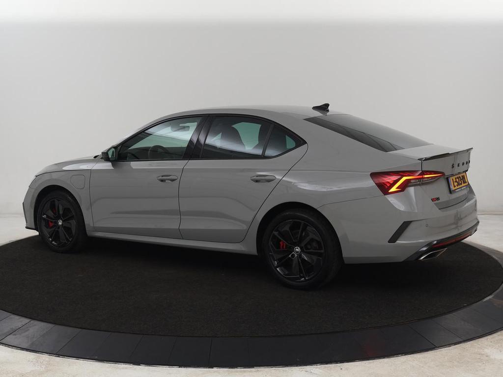 Skoda Octavia 1.4 TSI RS iV PHEV Business | Stoelverwarming, Auto's, Skoda, Gebruikt, Hybride Elektrisch/Benzine, 13 kWh, 93 €/maand