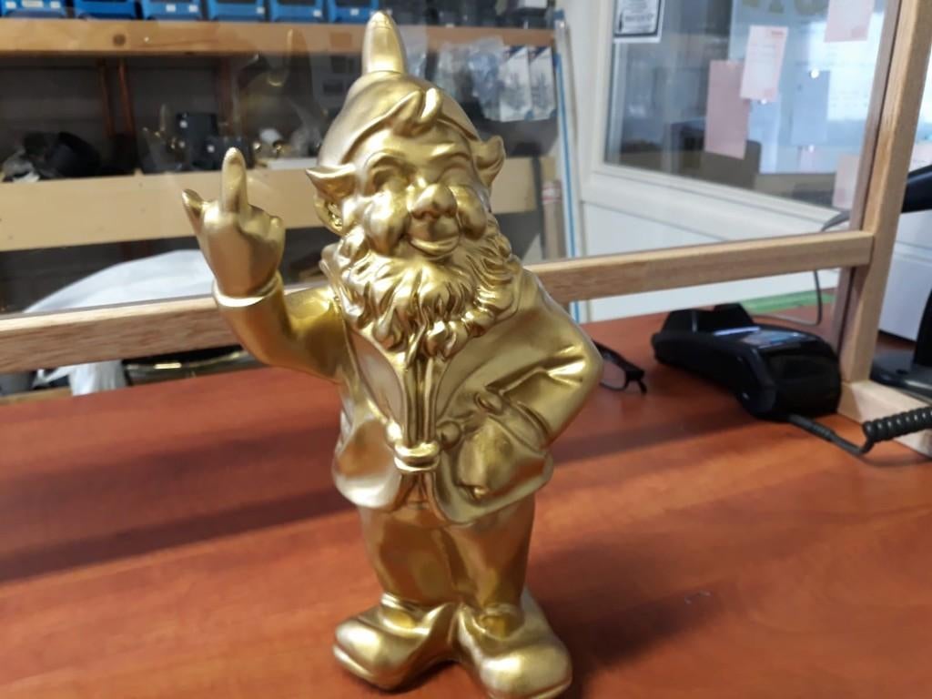 Gouden tuinkabouter met middelvinger, Tuin en Terras, Ophalen of Verzenden, Nieuw, Kunststof, Tuinkabouter