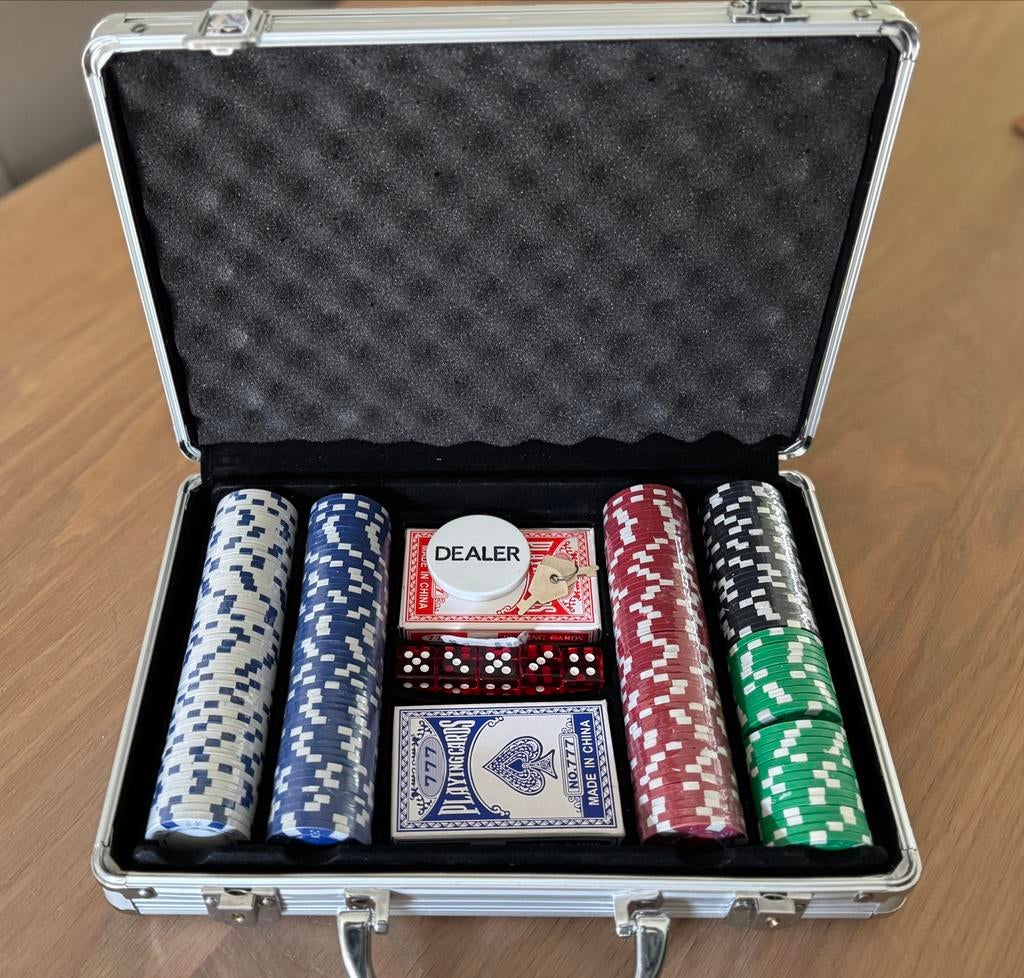 Pokerset in aluminium koffer - Compleet, Drie of vier spelers, Ophalen, Zo goed als nieuw