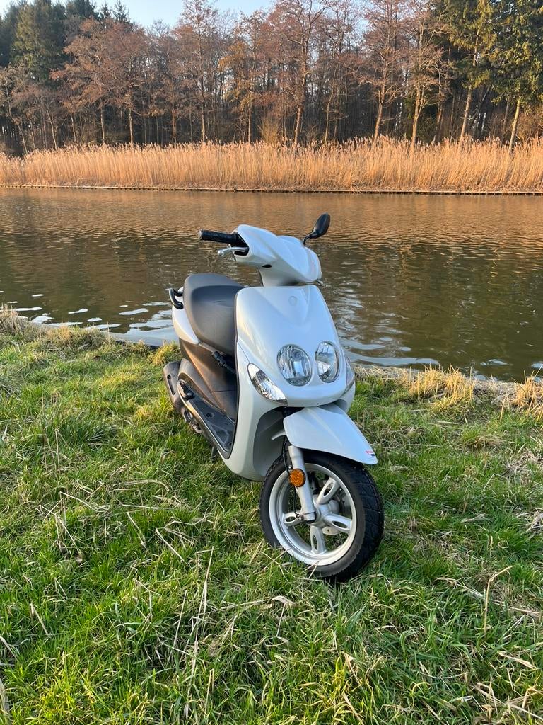 Yamaha neos 4takt, Fietsen en Brommers, Snorfietsen en Snorscooters, Ophalen, Zo goed als nieuw, Benzine, Yamaha