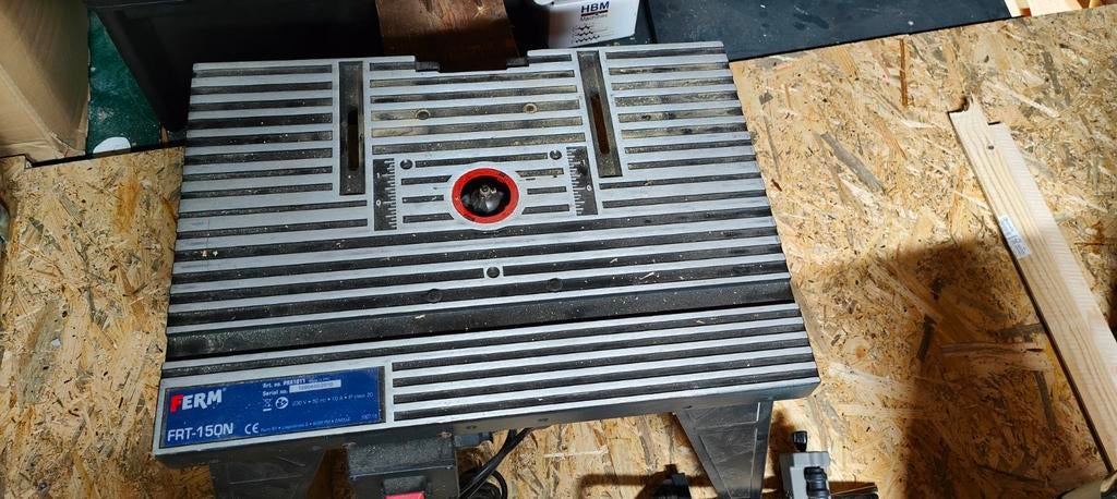 Te koop Ferm freestafel met boven frees + frezen en extra,s, Ophalen