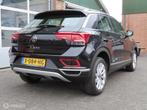 Volkswagen T-Roc 1.5 TSI Life Business|Virtueel Cockpit|Stoe, 1258 kg, Euro 6, 150 pk, Zwart