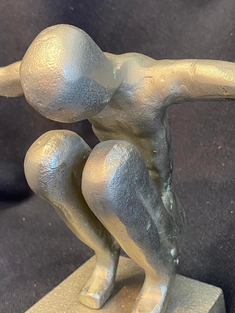 Modern Abstract Beeld Hurkende Figuur- h21xb32 cm ca.1,2 kg, Zilver, Ophalen of Verzenden, 20 - 50 cm, Op sokkel