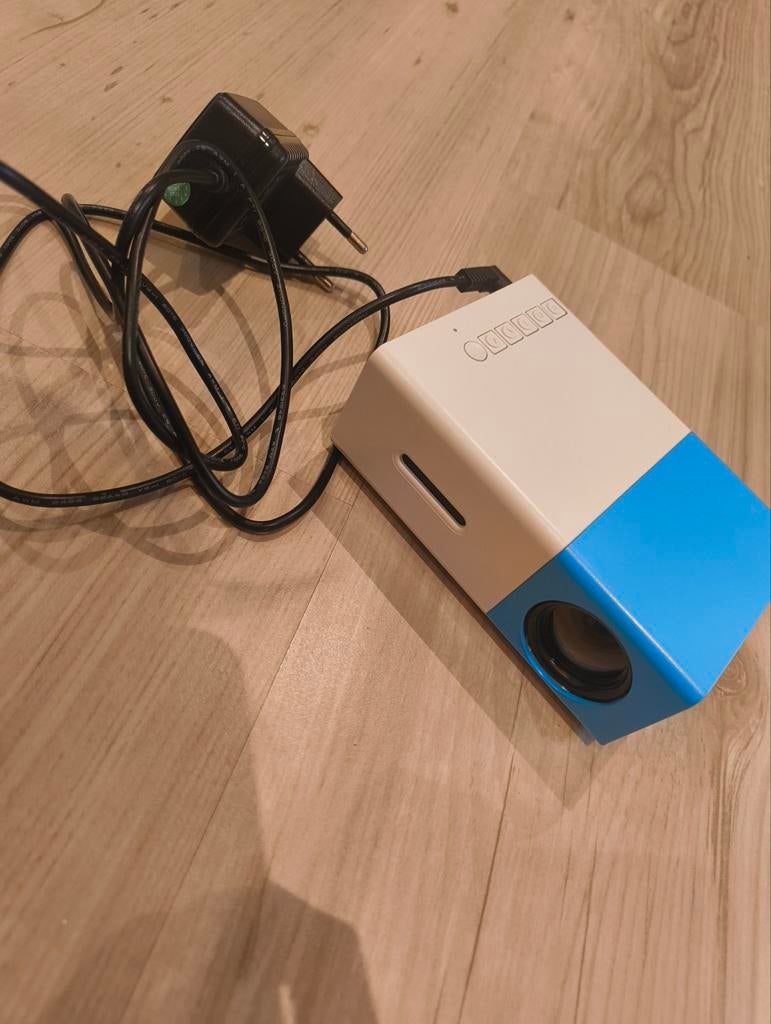 Mini led projector, Ophalen of Verzenden, Zo goed als nieuw, LED