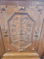 Houten kastje met houtsnijwerk, Ophalen