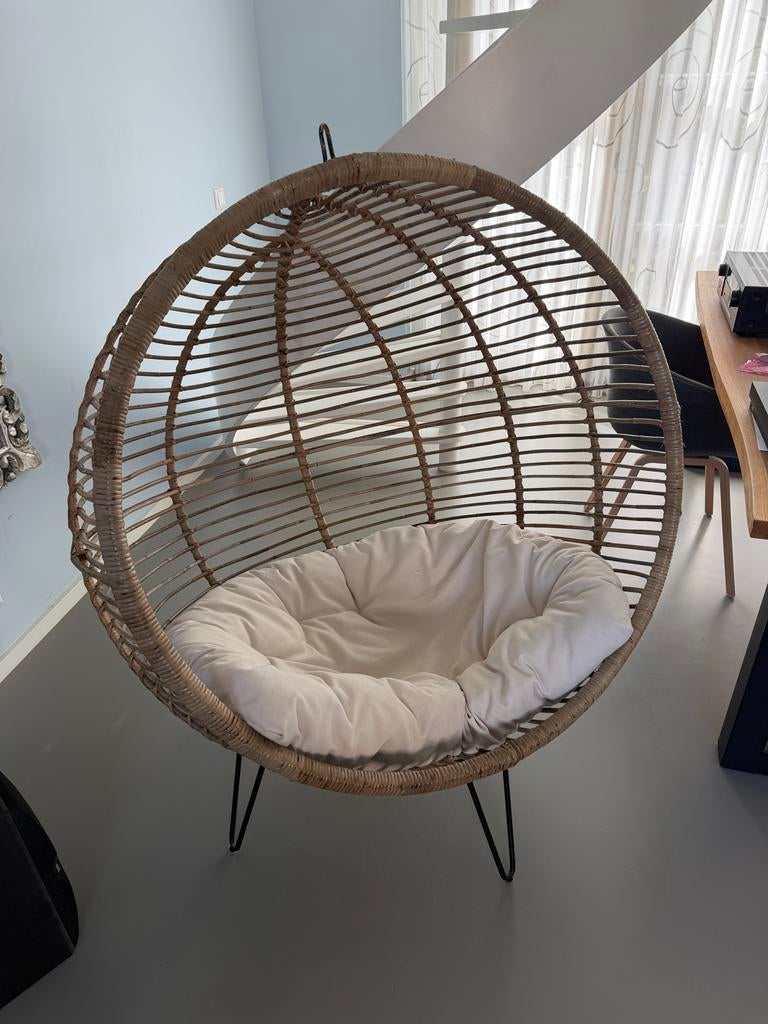 Hangstoel met kussen, Huis en Inrichting, Stoelen, Ophalen, Gebruikt, Overige kleuren, Riet of Rotan