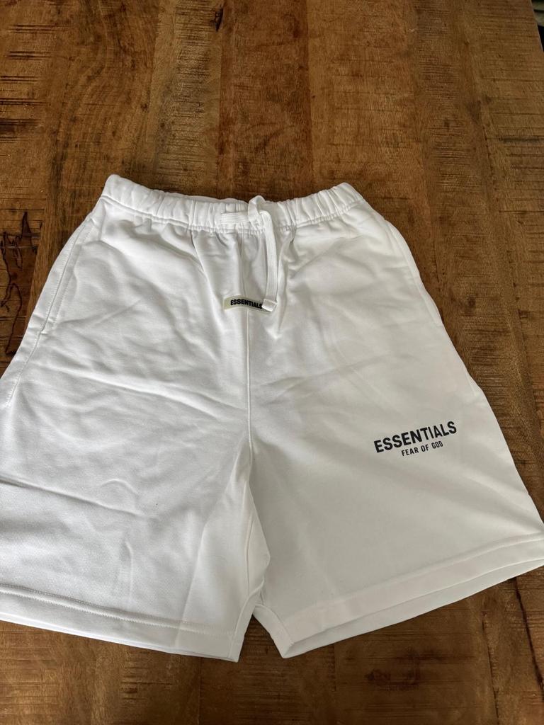 Diverse essential kleding en Lacoste armbanden gucci petten, Kleding | Heren, Overige Herenkleding, Ophalen of Verzenden, Nieuw