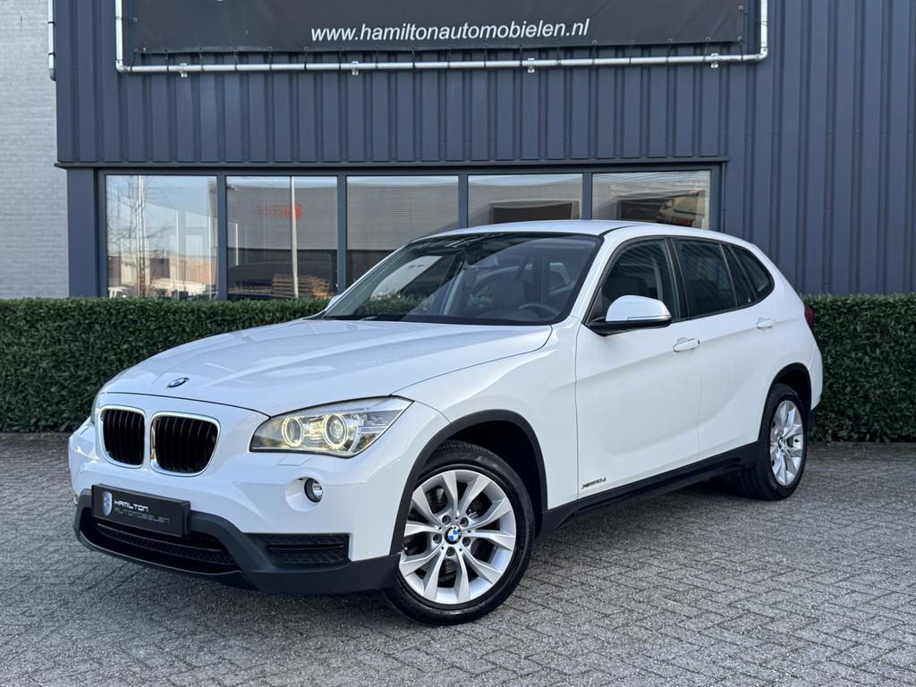 BMW X1 xDrive18d High Executive Sport Xenon Navi Clima 141dk, Auto's, BMW, X1, Stof, Zwart, Wit