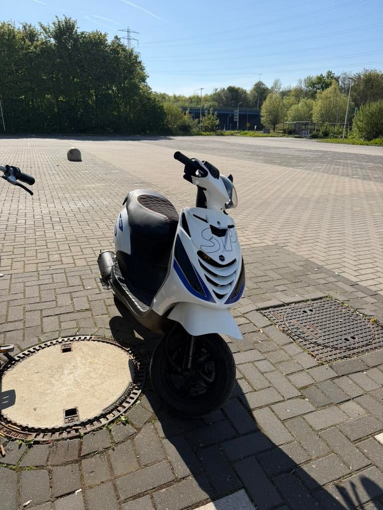 Zip 125cc brom, Fietsen en Brommers, Scooters | Piaggio, Zo goed als nieuw, Zip, Tweetakt, Ophalen