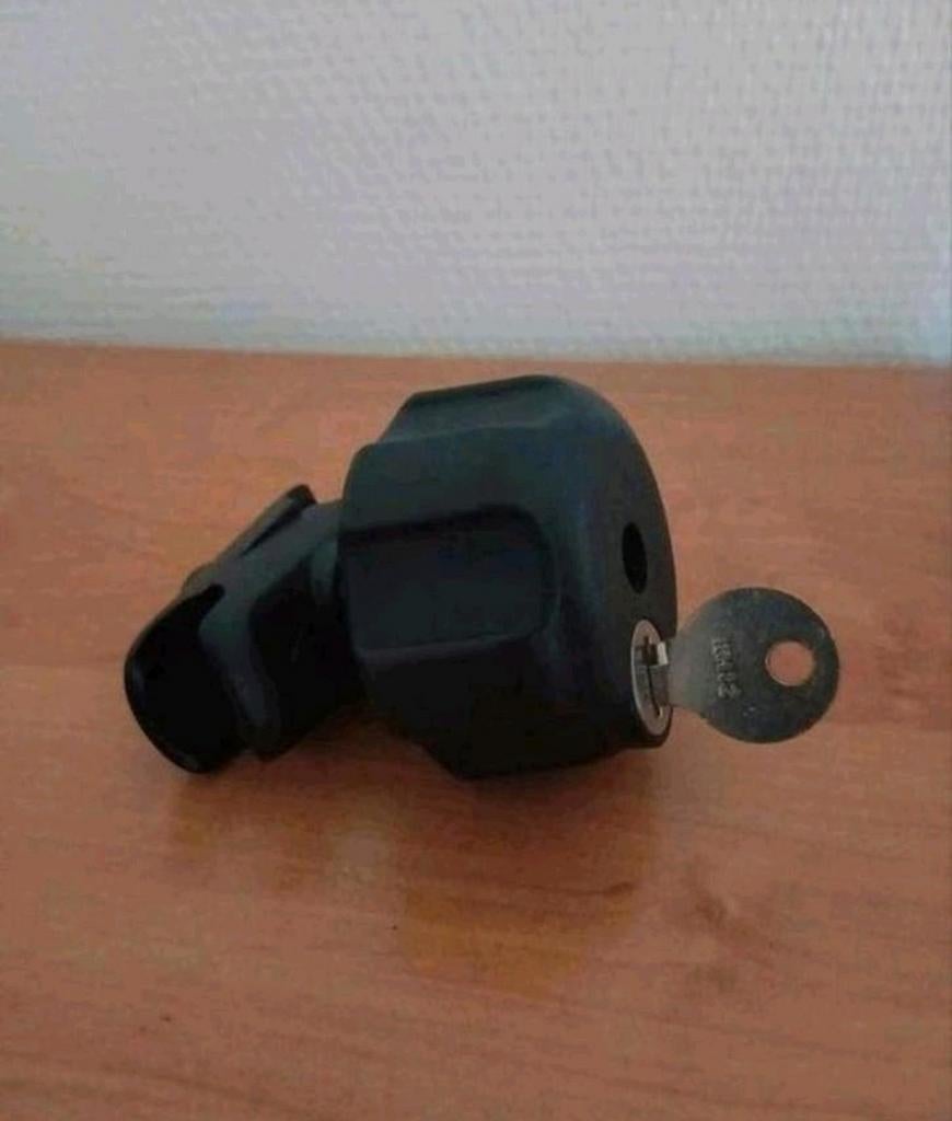 Ram mount klem met slot !!! (universeel) tomtom nuvi garmin, Ophalen of Verzenden, Zo goed als nieuw
