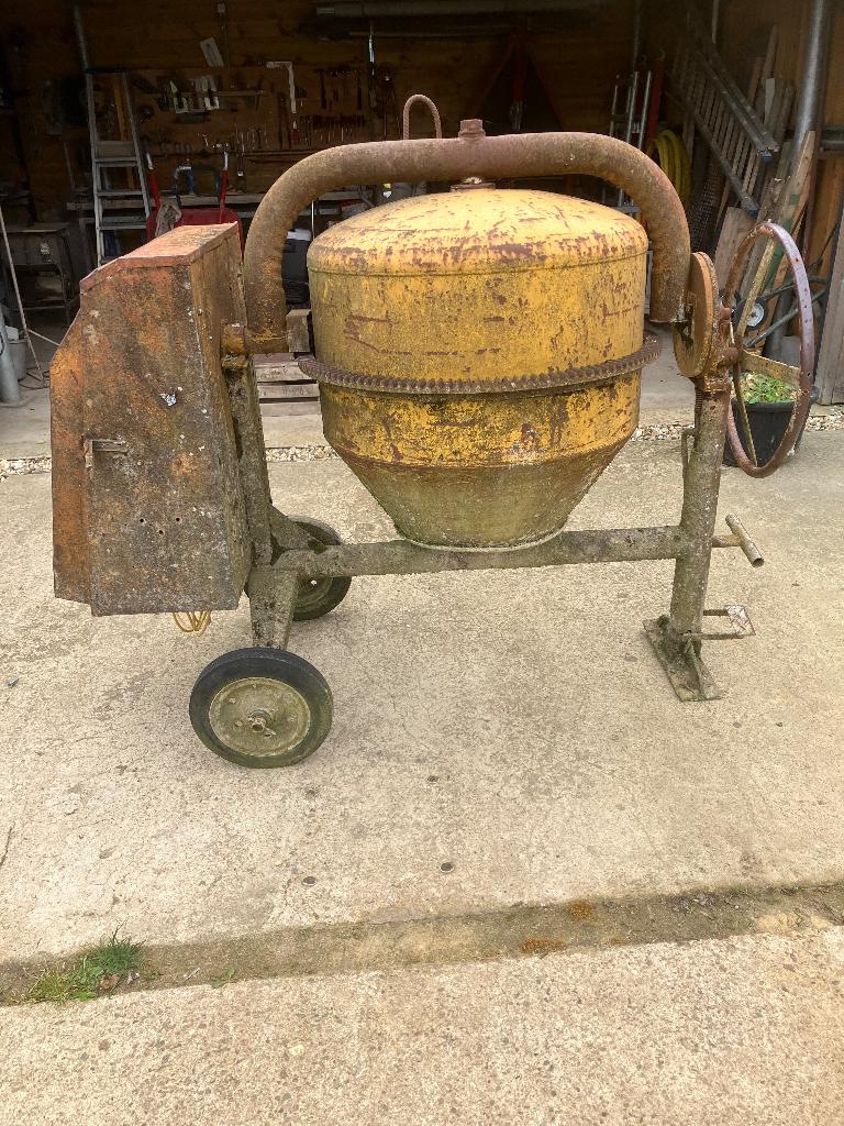 Betonmolen 350L Edil Elektrisch, Ophalen, Gebruikt