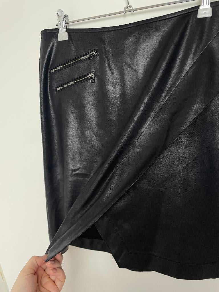Eva Kayan vegan leather look mini skirt rok ritsen 40 split, Maat 38/40 (M), Contact@evakayan.fr, Zwart, Nieuw