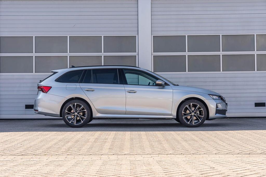 Skoda Octavia Combi 1.5 TSI 115pk Edition | Trekhaak Wegklap, Auto's, Skoda, Voorwielaandrijving, 12 maanden, Stof, 1498 cc