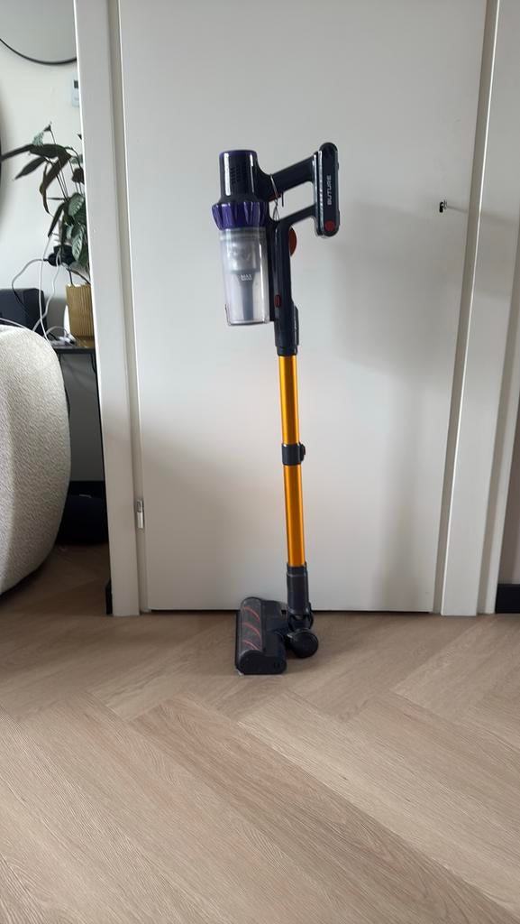 Draadloze steelstofzuiger, Ophalen of Verzenden, Zo goed als nieuw