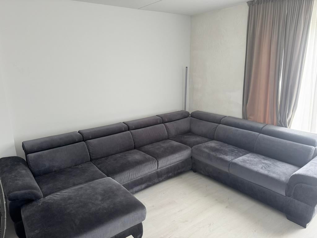 Antraciet velvet bank met opslag en uitschuifbare gedeelte, Huis en Inrichting, Banken | Complete zithoeken, Ophalen, Gebruikt