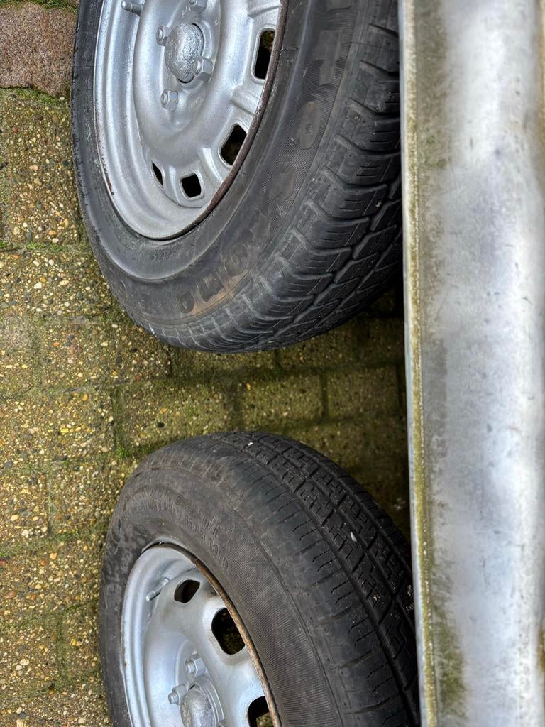 Aanhanger 2 Assen met stalen bodem en nieuwe verlichting, Auto diversen, Aanhangers en Bagagewagens, Ophalen of Verzenden, Gebruikt