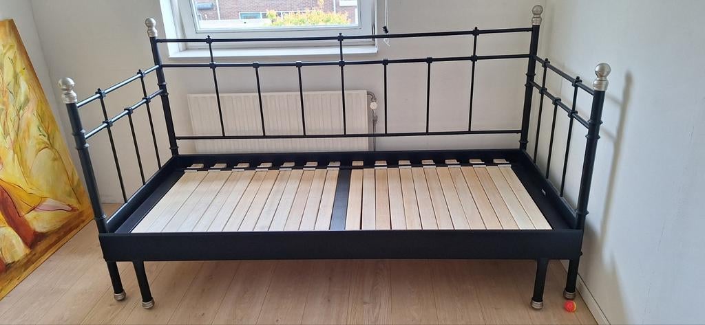 Ikea uitschuifbaar bed zwart, Huis en Inrichting, Slaapkamer | Bedden, Zo goed als nieuw, Tweepersoons, 160 cm, Overige maten