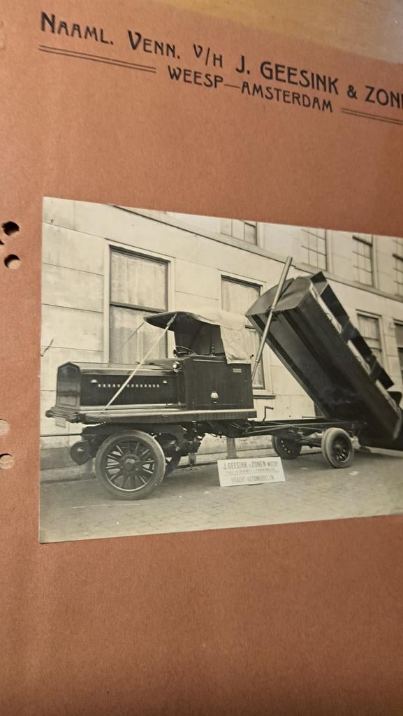 Oude foto auto merk geesink, Ophalen