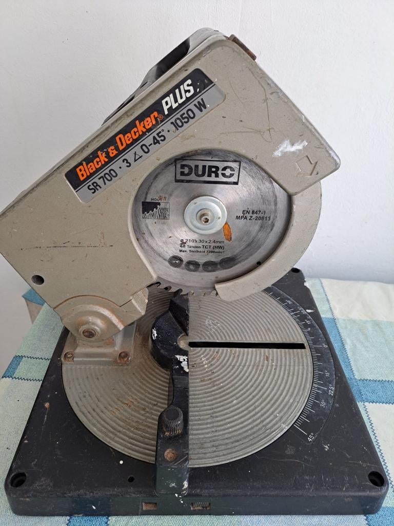 BLACK&DECKER PLUS SR 700 1050 W CIRKELZAAG, Doe-het-zelf en Verbouw, Gereedschap | Zaagmachines, Ophalen of Verzenden