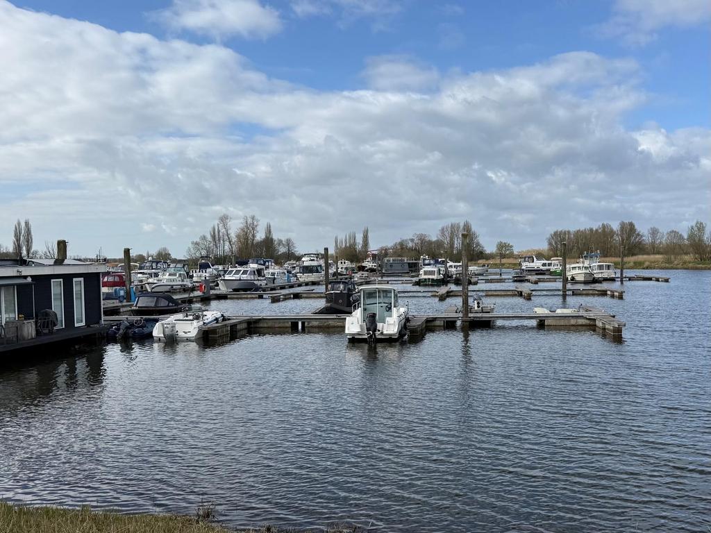 Seizoensligplaats Boot te Huur - Hattem (IJssel), Watersport en Boten, Ligplaatsen, Lente, Buiten