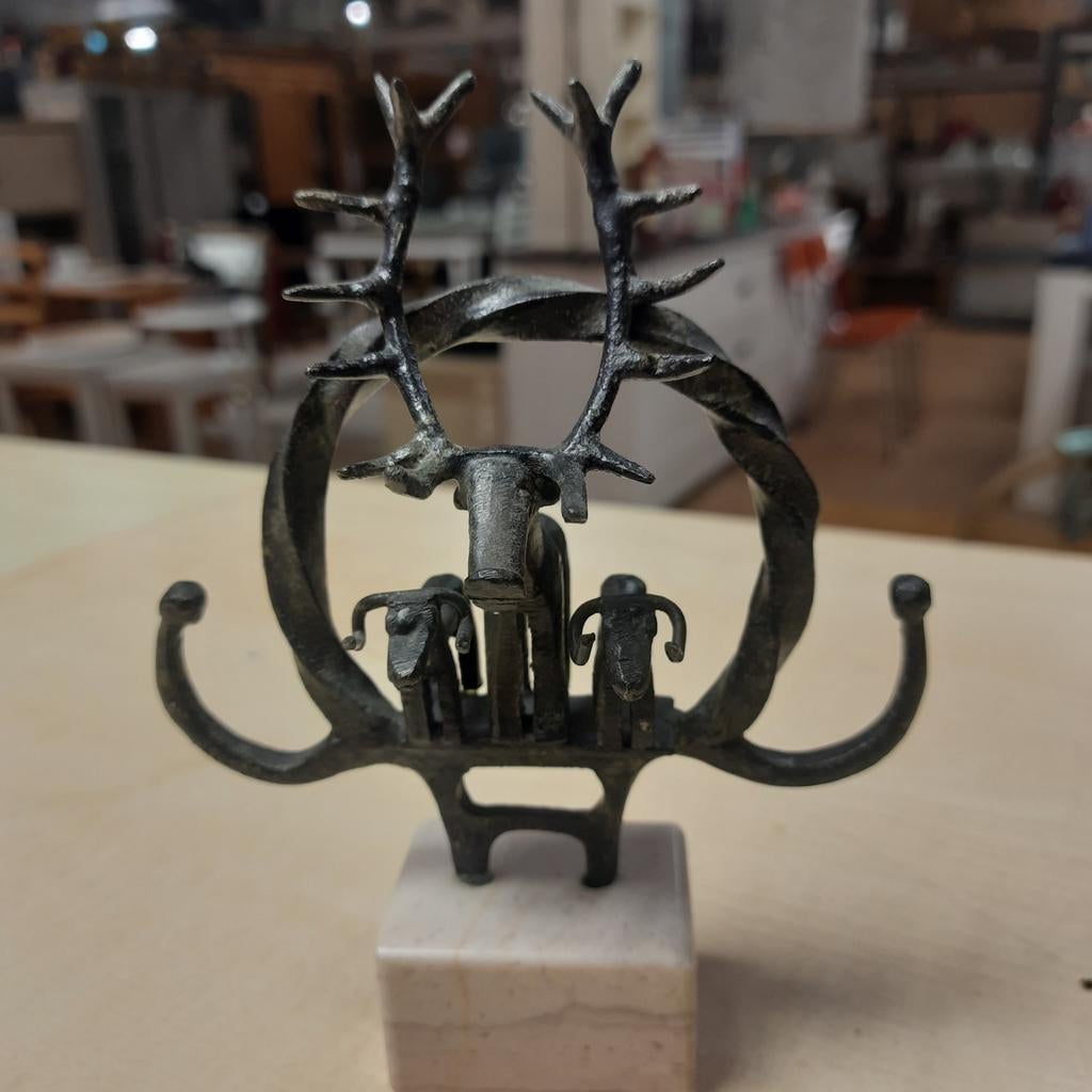 Sculptuur Anatolische bronzen ceremoniële standaard., Minder dan 20 cm, Ophalen of Verzenden, Beeld, Bruin