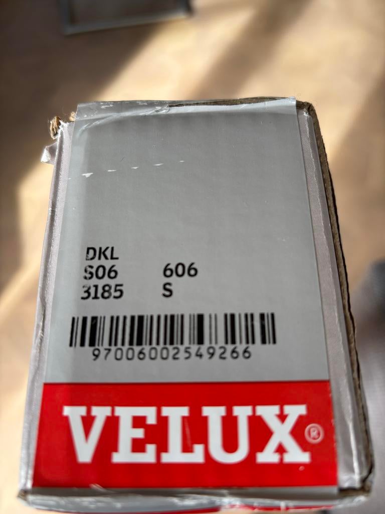 Velux verduisterend rolgordijn voor dakraam, grootte S06, Ophalen, Nieuw, 50 tot 100 cm, Minder dan 100 cm