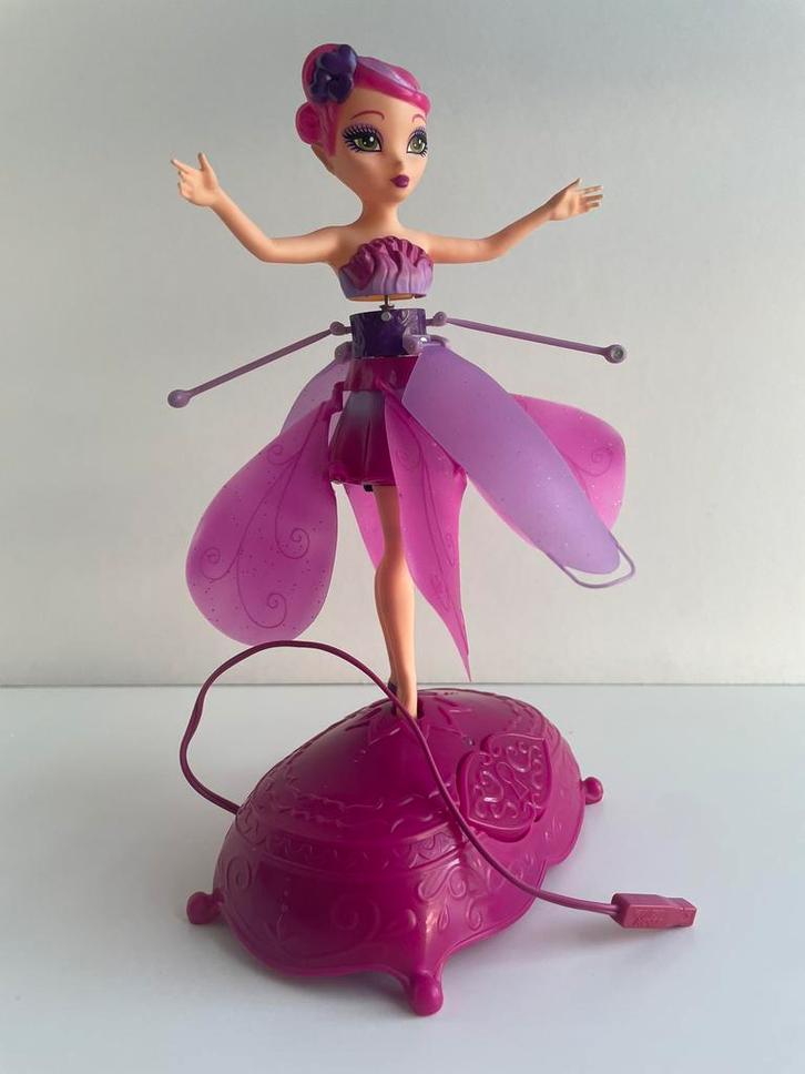 Spin Master - Flutterbye Flying Fairy, pink, Kinderen en Baby's, Speelgoed | Poppen, Zo goed als nieuw, Ophalen of Verzenden