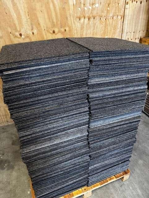 Tapijttegels 50x50cm gebruikt grijs, Niet ingevuld, Crème, Gebruikt, Niet ingevuld