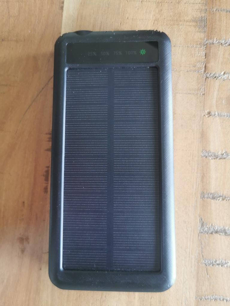 Hema Solar Powerbank 10.000 mAh met zaklamp, Ophalen of Verzenden
