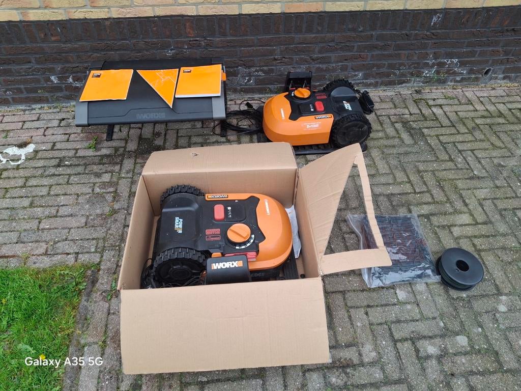 2 Worx robotmaaiers - WR141E Landroid M500, Ophalen of Verzenden