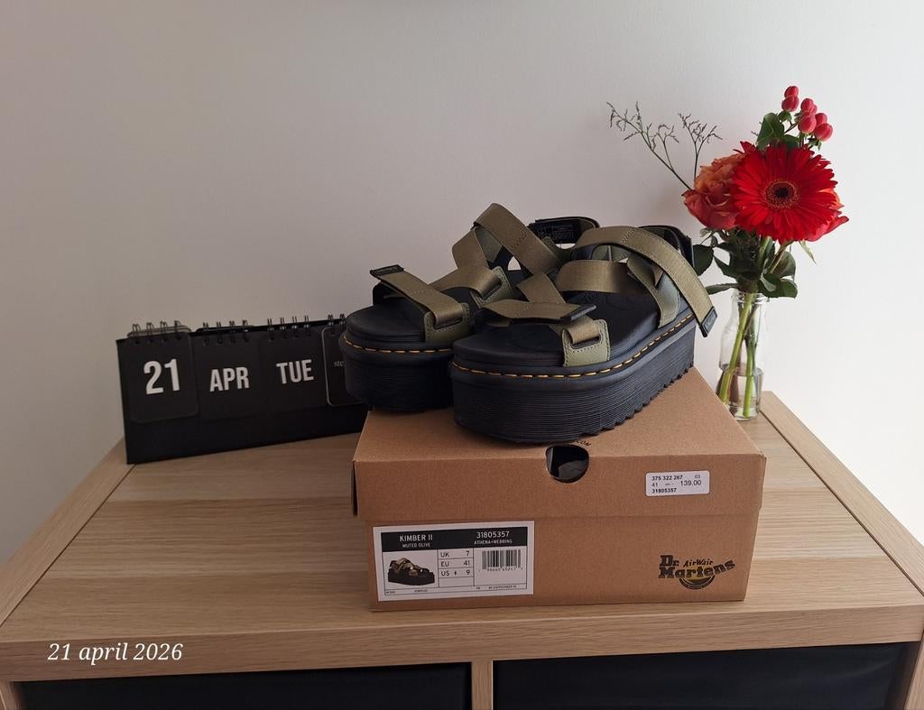 Dr Martens sandalen maat 7 Olijf groen, Kleding | Dames, Schoenen, Ophalen of Verzenden, Zo goed als nieuw, Groen, Sandalen of Muiltjes