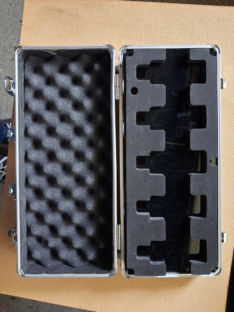 Mooer pedal case pedalenkoffer aluminium voor 5 minipedalen, Ophalen of Verzenden, Gebruikt, Overige instrumenten