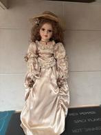 Porseleinen Pop met Hoed en Jurk, Ophalen of Verzenden, Zo goed als nieuw, Pop